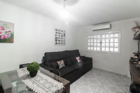 Casa à venda com 100m², 2 quartos e 2 vagas Casa à venda com 100m², 2 quartos e 2 vagasSala