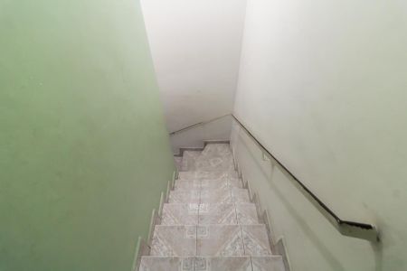 Casa à venda com 100m², 2 quartos e 2 vagas Casa à venda com 100m², 2 quartos e 2 vagasEscada