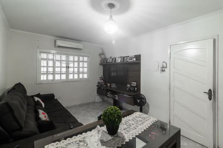 Casa à venda com 100m², 2 quartos e 2 vagas Casa à venda com 100m², 2 quartos e 2 vagasSala
