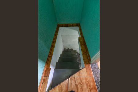 Casa à venda com 134m², 3 quartos e 2 vagas Casa à venda com 134m², 3 quartos e 2 vagasEscada