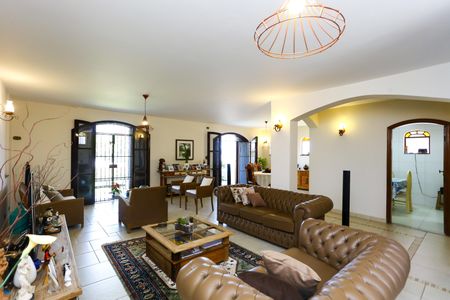 Casa à venda com 442m², 3 quartos e 4 vagas Casa à venda com 442m², 3 quartos e 4 vagasSala