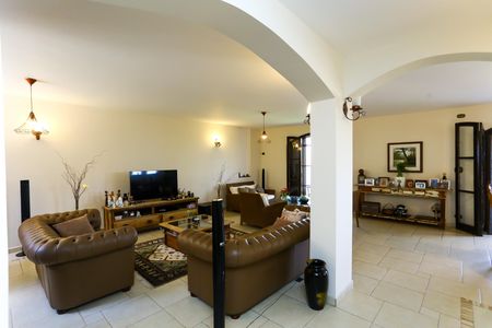 Casa à venda com 442m², 3 quartos e 4 vagas Casa à venda com 442m², 3 quartos e 4 vagasSala