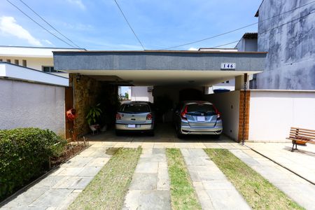 Casa à venda com 442m², 3 quartos e 4 vagas Casa à venda com 442m², 3 quartos e 4 vagasGaragem