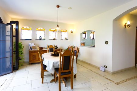 Casa à venda com 442m², 3 quartos e 4 vagas Casa à venda com 442m², 3 quartos e 4 vagasSala