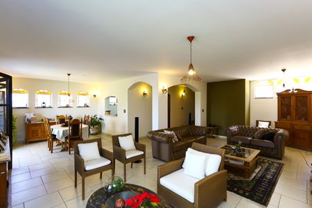 Casa à venda com 442m², 3 quartos e 4 vagas Casa à venda com 442m², 3 quartos e 4 vagasSala