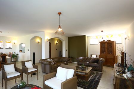 Casa à venda com 442m², 3 quartos e 4 vagas Casa à venda com 442m², 3 quartos e 4 vagasSala