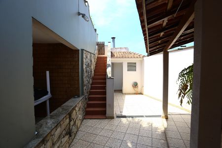 Casa à venda com 442m², 3 quartos e 4 vagas Casa à venda com 442m², 3 quartos e 4 vagasÁrea comum - Churrasqueira