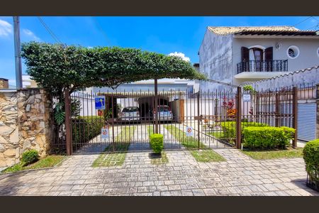 Casa à venda com 442m², 3 quartos e 4 vagas Casa à venda com 442m², 3 quartos e 4 vagasFachada