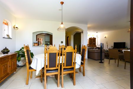 Casa à venda com 442m², 3 quartos e 4 vagas Casa à venda com 442m², 3 quartos e 4 vagasSala