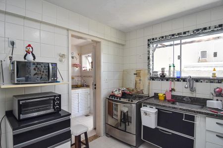 Casa à venda com 202m², 6 quartos e 1 vaga Casa à venda com 202m², 6 quartos e 1 vagaCozinha