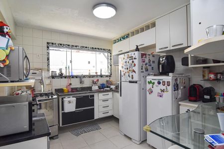 Casa à venda com 202m², 6 quartos e 1 vaga Casa à venda com 202m², 6 quartos e 1 vagaCozinha