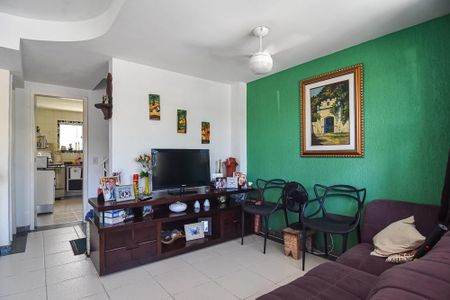 Casa à venda com 202m², 6 quartos e 1 vaga Casa à venda com 202m², 6 quartos e 1 vagaSala