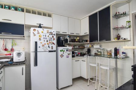 Casa à venda com 202m², 6 quartos e 1 vaga Casa à venda com 202m², 6 quartos e 1 vagaCozinha
