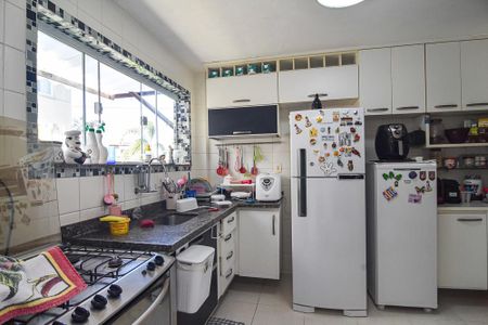 Casa à venda com 202m², 6 quartos e 1 vaga Casa à venda com 202m², 6 quartos e 1 vagaCozinha