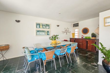 Apartamento para alugar com 350m², 4 quartos e 2 vagas Apartamento para alugar com 350m², 4 quartos e 2 vagasSala