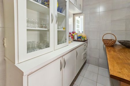 Apartamento para alugar com 350m², 4 quartos e 2 vagas Apartamento para alugar com 350m², 4 quartos e 2 vagasCozinha