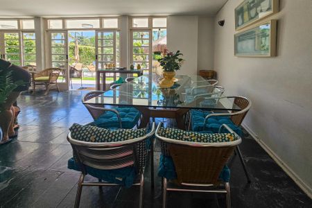 Apartamento para alugar com 350m², 4 quartos e 2 vagas Apartamento para alugar com 350m², 4 quartos e 2 vagasSala