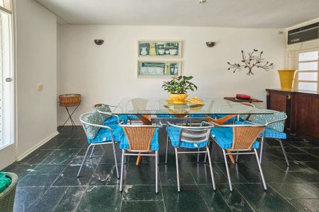 Apartamento para alugar com 350m², 4 quartos e 2 vagas Apartamento para alugar com 350m², 4 quartos e 2 vagasSala