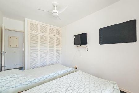 Apartamento para alugar com 350m², 4 quartos e 2 vagas Apartamento para alugar com 350m², 4 quartos e 2 vagasQuarto 1