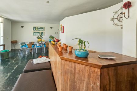 Apartamento para alugar com 350m², 4 quartos e 2 vagas Apartamento para alugar com 350m², 4 quartos e 2 vagasSala