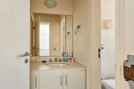 Apartamento para alugar com 350m², 4 quartos e 2 vagas Apartamento para alugar com 350m², 4 quartos e 2 vagasBanheiro da Suíte 2