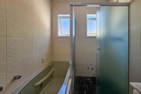 Apartamento para alugar com 350m², 4 quartos e 2 vagas Apartamento para alugar com 350m², 4 quartos e 2 vagasBanheiro da Suíte 1