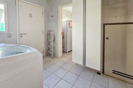 Apartamento para alugar com 350m², 4 quartos e 2 vagas Apartamento para alugar com 350m², 4 quartos e 2 vagasÁrea de serviço