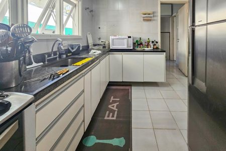 Apartamento para alugar com 350m², 4 quartos e 2 vagas Apartamento para alugar com 350m², 4 quartos e 2 vagasCozinha