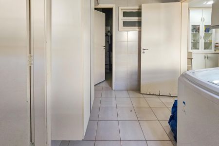 Apartamento para alugar com 350m², 4 quartos e 2 vagas Apartamento para alugar com 350m², 4 quartos e 2 vagasÁrea de serviço