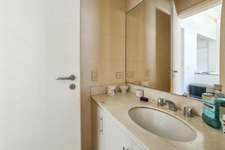 Apartamento para alugar com 350m², 4 quartos e 2 vagas Apartamento para alugar com 350m², 4 quartos e 2 vagasBanheiro da Suíte 2