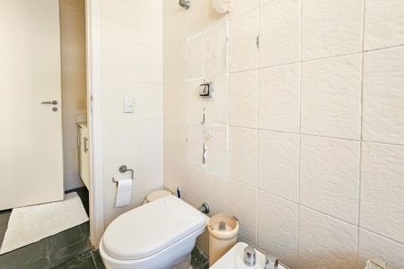 Apartamento para alugar com 350m², 4 quartos e 2 vagas Apartamento para alugar com 350m², 4 quartos e 2 vagasBanheiro da Suíte 2