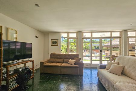 Apartamento para alugar com 350m², 4 quartos e 2 vagas Apartamento para alugar com 350m², 4 quartos e 2 vagasSala