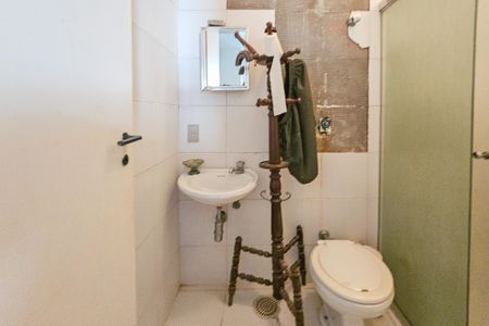 Apartamento para alugar com 350m², 4 quartos e 2 vagas Apartamento para alugar com 350m², 4 quartos e 2 vagasBanheiro de serviço