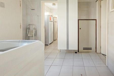 Apartamento para alugar com 350m², 4 quartos e 2 vagas Apartamento para alugar com 350m², 4 quartos e 2 vagasÁrea de serviço