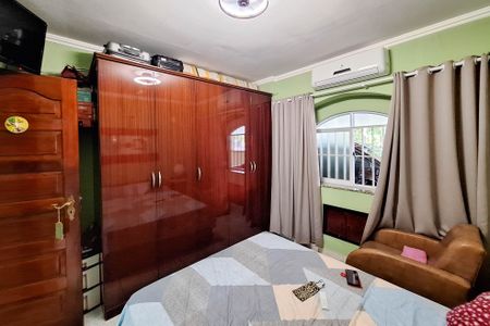 Casa à venda com 220m², 3 quartos e 3 vagas Casa à venda com 220m², 3 quartos e 3 vagasSuíte