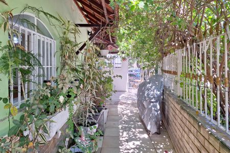 Casa à venda com 220m², 3 quartos e 3 vagas Casa à venda com 220m², 3 quartos e 3 vagasQuintal