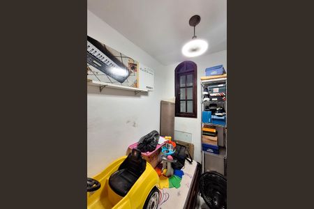 Casa à venda com 220m², 3 quartos e 3 vagas Casa à venda com 220m², 3 quartos e 3 vagasEscritório