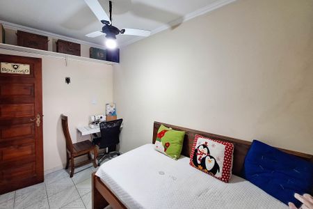 Casa à venda com 220m², 3 quartos e 3 vagas Casa à venda com 220m², 3 quartos e 3 vagasQuarto 2