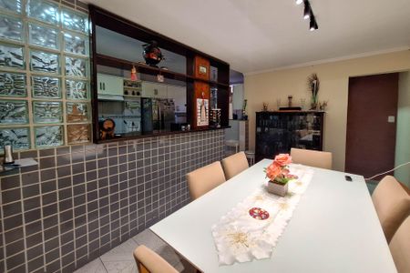 Casa à venda com 220m², 3 quartos e 3 vagas Casa à venda com 220m², 3 quartos e 3 vagasCopa