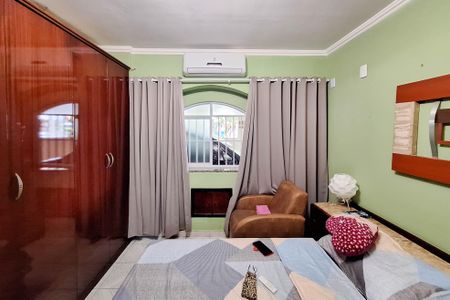 Casa à venda com 220m², 3 quartos e 3 vagas Casa à venda com 220m², 3 quartos e 3 vagasSuíte