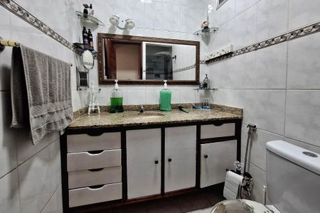 Casa à venda com 220m², 3 quartos e 3 vagas Casa à venda com 220m², 3 quartos e 3 vagasBanheiro Social