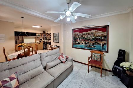 Casa à venda com 220m², 3 quartos e 3 vagas Casa à venda com 220m², 3 quartos e 3 vagasSala