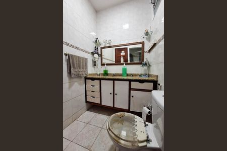 Casa à venda com 220m², 3 quartos e 3 vagas Casa à venda com 220m², 3 quartos e 3 vagasBanheiro Social