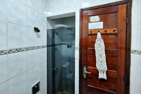 Casa à venda com 220m², 3 quartos e 3 vagas Casa à venda com 220m², 3 quartos e 3 vagasBanheiro Social