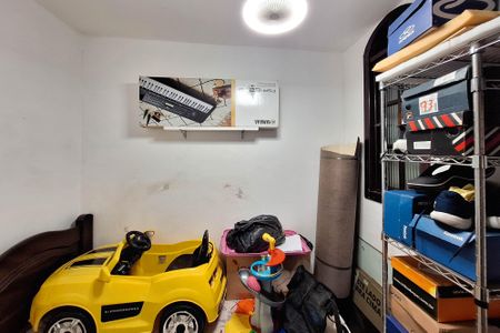 Casa à venda com 220m², 3 quartos e 3 vagas Casa à venda com 220m², 3 quartos e 3 vagasEscritório