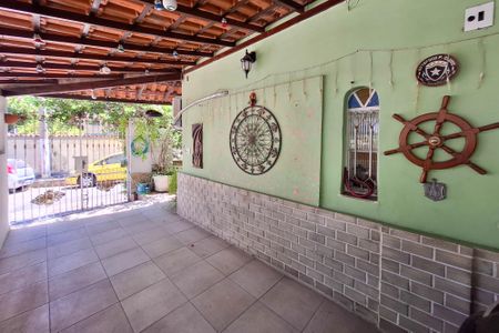 Casa à venda com 220m², 3 quartos e 3 vagas Casa à venda com 220m², 3 quartos e 3 vagasQuintal