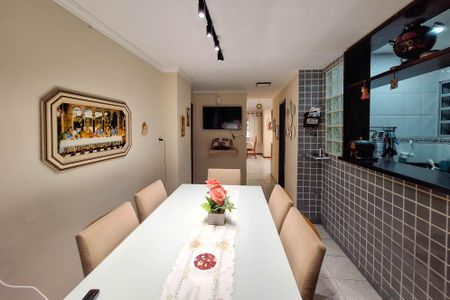 Casa à venda com 220m², 3 quartos e 3 vagas Casa à venda com 220m², 3 quartos e 3 vagasCopa