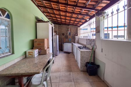 Casa à venda com 220m², 3 quartos e 3 vagas Casa à venda com 220m², 3 quartos e 3 vagasQuintal