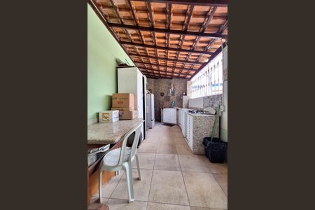 Casa à venda com 220m², 3 quartos e 3 vagas Casa à venda com 220m², 3 quartos e 3 vagasQuintal