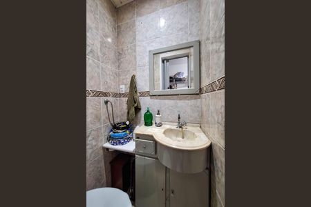 Casa à venda com 220m², 3 quartos e 3 vagas Casa à venda com 220m², 3 quartos e 3 vagasLavabo